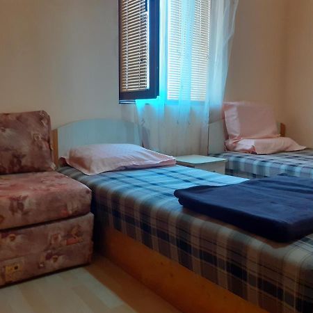 Guest House Edelvais Dve Mogili ภายนอก รูปภาพ