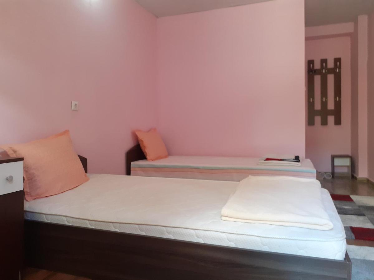 Guest House Edelvais Dve Mogili ภายนอก รูปภาพ