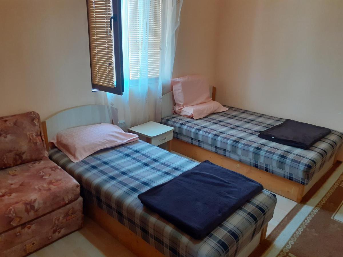 Guest House Edelvais Dve Mogili ภายนอก รูปภาพ