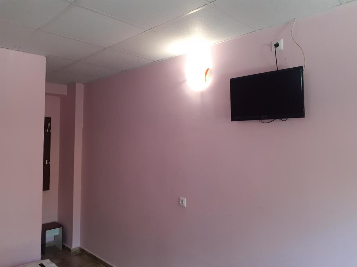 Guest House Edelvais Dve Mogili ภายนอก รูปภาพ