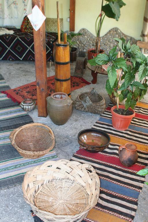 Guest House Edelvais Dve Mogili ภายนอก รูปภาพ