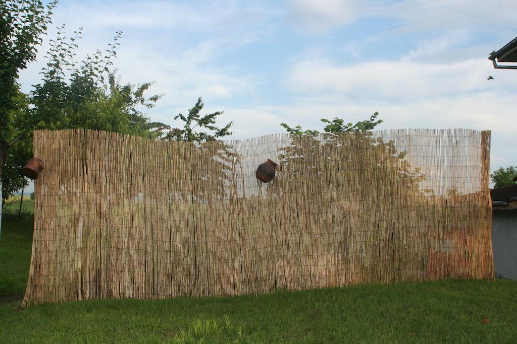 Guest House Edelvais Dve Mogili ภายนอก รูปภาพ